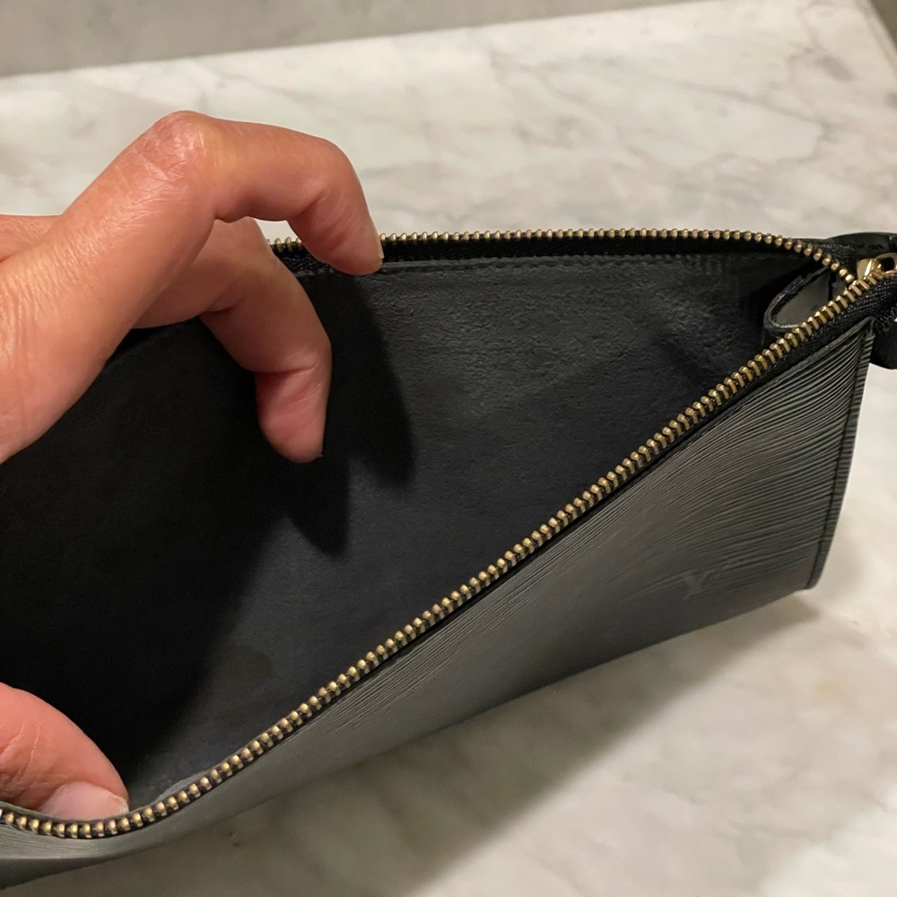 Small LV bag in excellent condition. - Picture 2 of 4